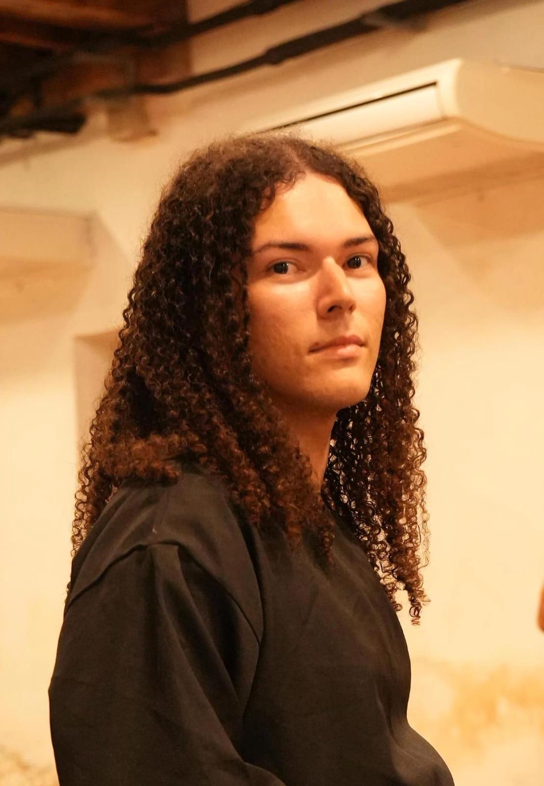 Paulo das Chagas em atividade artesanal